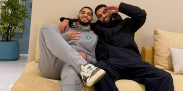 شقيق الصيباري يهاجم المؤثرين: ما يحدث مع عائلات اللاعبين غير مقبول شقيق الصيباري يهاجم المؤثرين: ما يحدث مع عائلات اللاعبين غير مقبول