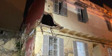 انهيار جزئي لمنزل يتجاوز عمره 100 سنة يثير القلق بطنجة -فيديو انهيار جزئي لمنزل يتجاوز عمره 100 سنة يثير القلق بطنجة -فيديو