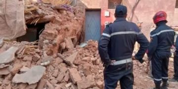 شاهد عيان يكشف تفاصيل انهيار منزل عمره 100 سنة بطنجة- فيديو شاهد عيان يكشف تفاصيل انهيار منزل عمره 100 سنة بطنجة- فيديو