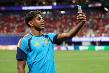 لامين جمال: تأثرت بالهتافات المعادية للإسلام لكن لا أندم على تمثيل إسبانيا لامين جمال: تأثرت بالهتافات المعادية للإسلام لكن لا أندم على تمثيل إسبانيا