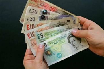 الإسترليني يتراجع طفيفا وسط التركيز على تطورات الشرق الأوسط الإسترليني يتراجع طفيفا وسط التركيز على تطورات الشرق الأوسط