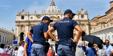إيطاليا تصعد ضد الهجرة غير النظامية وتقرر ترحيل مغربيين إيطاليا تصعد ضد الهجرة غير النظامية وتقرر ترحيل مغربيين