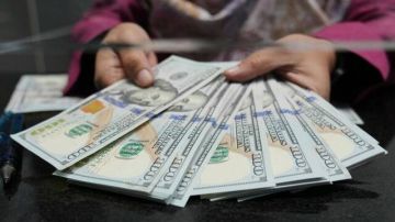 الدولار الأمريكي يستقر قرب أدنى مستوياته في ثلاثة أشهر الدولار الأمريكي يستقر قرب أدنى مستوياته في ثلاثة أشهر