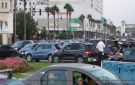 طنجة.. زوار ومواطنون يشتكون من الاختناق المروري ويطالبون بممرات أرضية -فيديو - ma