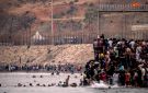 رويترز: الجوع والعداء يجبران مئات المهاجرين على مغادرة سبتة والعودة إلى المغرب