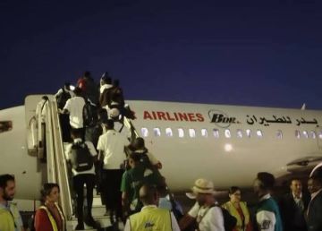 المغرب يعيد 137 مهاجرا سودانيا إلى بلادهم المغرب يعيد 137 مهاجرا سودانيا إلى بلادهم