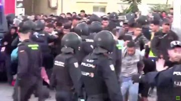 إسبانيا.. إخلاء شواطئ سبتة من المهاجرين إسبانيا.. إخلاء شواطئ سبتة من المهاجرين