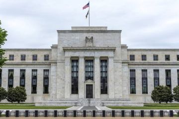 الفيدرالي الأمريكي يرفع أسعار الفائدة لأول مرة منذ ثلاث سنوات الفيدرالي الأمريكي يرفع أسعار الفائدة لأول مرة منذ ثلاث سنوات