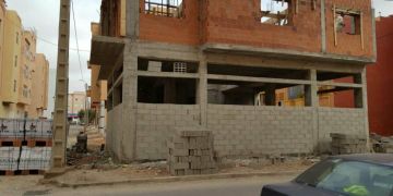 فتاة تحاول الانتحار من الطابق الثالث لعمارة في طور البناء بأكادير فتاة تحاول الانتحار من الطابق الثالث لعمارة في طور البناء بأكادير