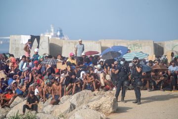 إسبانيا تعلن عودة آلاف المهاجرين من سبتة إلى المغرب إسبانيا تعلن عودة آلاف المهاجرين من سبتة إلى المغرب