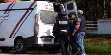 إيقاف شخصين يحترفان السطو على وكالات تحويل الأموال بطنجة إيقاف شخصين يحترفان السطو على وكالات تحويل الأموال بطنجة