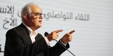 بركة يدفع بأبناء عائلات استقلالية وآخرين في محيطها لخوص الانتخابات بركة يدفع بأبناء عائلات استقلالية وآخرين في محيطها لخوص الانتخابات