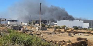 سلطات الفحص أنجرة تعلن السيطرة على حريق بالمنطقة الصناعية TAC 1 سلطات الفحص أنجرة تعلن السيطرة على حريق بالمنطقة الصناعية TAC 1