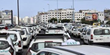 تقليص دعم النقل بـ 40 يشعل غضب مهنيي سيارات الأجرة بالمغرب تقليص دعم النقل بـ 40 يشعل غضب مهنيي سيارات الأجرة بالمغرب