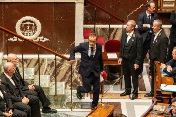 ليكورنو على وشك النجاة من تصويت حجب الثقة بالبرلمان الفرنسي