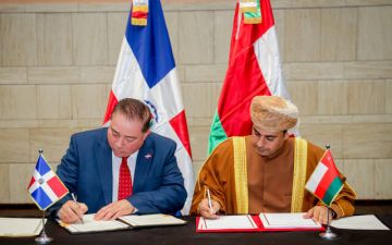 سلطنة عمان توقع 4 اتفاقيات في مجال خدمات النقل الجوي سلطنة عمان توقع 4 اتفاقيات في مجال خدمات النقل الجوي