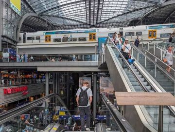 المفوضية الأوروبية تحدد هدفا لتقليص أوقات القطارات لجميع أنحاء القارة المفوضية الأوروبية تحدد هدفا لتقليص أوقات القطارات لجميع أنحاء القارة