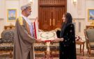 سلطان عمان يمنح السيدة الجليلة وسام الشرف الأعظم (صور)
