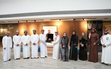 وفد عماني يبحث تعزيز التعاون مع رواد الأعمال السعوديين