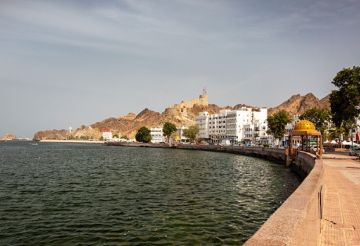 أبرز التطورات قبل ساعات قليلة من لقاء أمريكي إيراني نووي غير مباشر في مسقط