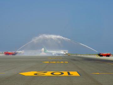 مطار مسقط الدولي يستقبل أولى رحلات الخطوط الجوية العراقية