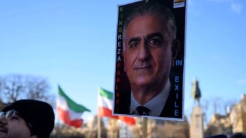 وزير خارجية السعودية يجري أول اتصال بنظيره الإيراني منذ بدء الاحتجاجات وزير خارجية السعودية يجري أول اتصال بنظيره الإيراني منذ بدء الاحتجاجات