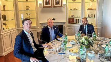 أكسيوس: كوشنر وويتكوف يشعران بخيبة أمل من موقف إيران في مفاوضات جنيف الصباحية أكسيوس: كوشنر وويتكوف يشعران بخيبة أمل من موقف إيران في مفاوضات جنيف الصباحية