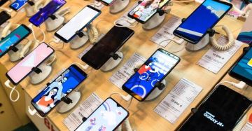 أزمة الرقائق تربك سوق الهواتف الذكية عالميا أزمة الرقائق تربك سوق الهواتف الذكية عالميا