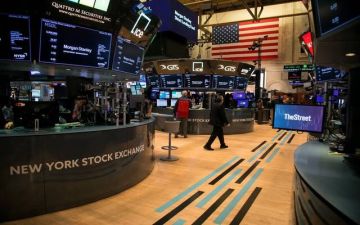  وول ستريت تتراجع طفيفا مع انخفاض النفط واستمرار حرب إيران