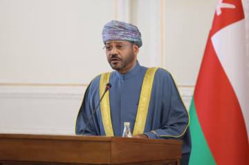 وزير الخارجية العماني: نبذل جهودا مكثفة لضمان المرور الآمن عبر مضيق هرمز