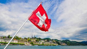 سويسرا تعلق تصدير الأسلحة إلى أمريكا بسبب حرب إيران سويسرا تعلق تصدير الأسلحة إلى أمريكا بسبب حرب إيران