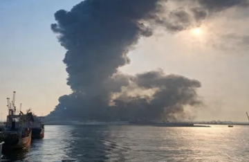 ساويرس يدافع عن نفسه بعد تدوينة مثيرة للجدل عن هجمات إيران على دولة خليجية ساويرس يدافع عن نفسه بعد تدوينة مثيرة للجدل عن هجمات إيران على دولة خليجية