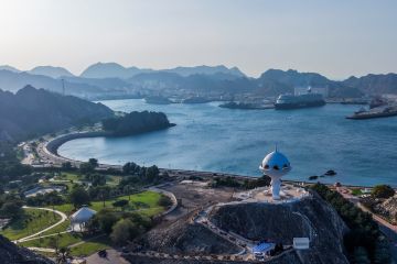 سلطنة عمان توقف تصاريح تشغيل الأنشطة الجوية