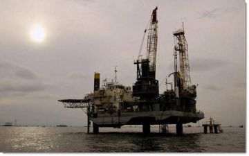 خسائر نفط عمان تفوق الـ14.6 دولار للبرميل بالعقود الآجلة