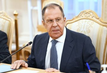 لافروف يبحث ونظيره العماني الوضع الراهن المحيط بإيران