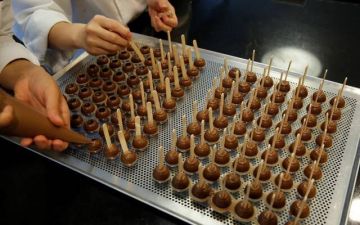  باري كاليبو تخفض توقعات الأرباح وسط تراجع الكاكاو واضطرابات الإمدادات