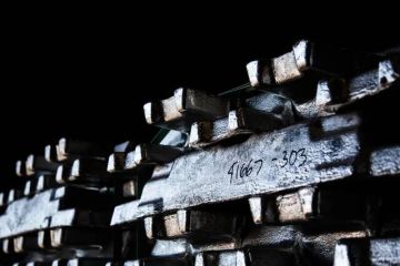 تراجع أسعار الألومنيوم مع إعادة فتح مضيق هرمز أمام التجارة