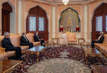 سلطان عمان يبحث مع عراقجي جهود إنهاء المواجهة بين طهران وواشنطن