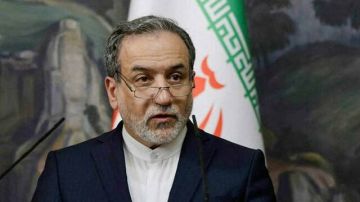 وفد إيراني برئاسة عراقجي يصل باكستان لإجراء مباحثات رسمية