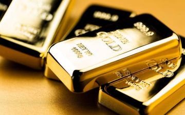 الذهب ينخفض مع ارتفاع الدولار والعائدات الأمريكية وسط توترات إيران