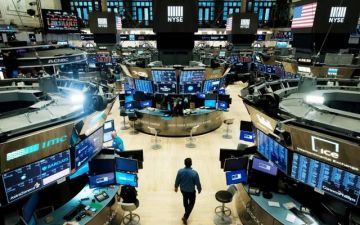 الأسهم الأمريكية تتراجع مع صعود النفط وترقب قرار الفيدرالي الأسهم الأمريكية تتراجع مع صعود النفط وترقب قرار الفيدرالي