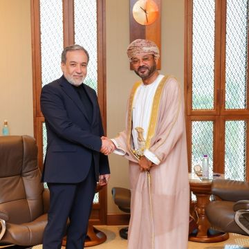 مسودة عمانية لتنظيم حركة الملاحة.. مسقط وطهران تتفقان على مواصلة المباحثات حول مضيق هرمز