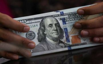 الدولار يستقر مع تجدد توترات الشرق الأوسط وقبيل قرار الفيدرالي الدولار يستقر مع تجدد توترات الشرق الأوسط وقبيل قرار الفيدرالي