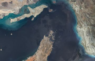 مصادر: تضرر ناقلة نفط ترفع علم السعودية في مضيق هرمز مصادر: تضرر ناقلة نفط ترفع علم السعودية في مضيق هرمز