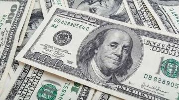 الدولار يتراجع إثر التدخل الأمريكي-الياباني لدعم الين الدولار يتراجع إثر التدخل الأمريكي-الياباني لدعم الين