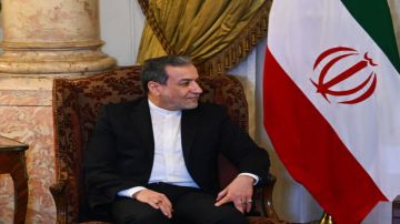 عراقجي يؤكد أن التزام إيران بالسلام والاستقرار مقترن بدبلوماسية ثابتة ومستمرة مع جيرانها عراقجي يؤكد أن التزام إيران بالسلام والاستقرار مقترن بدبلوماسية ثابتة ومستمرة مع جيرانها