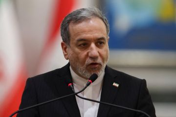 عراقجي: الاتفاق مع عمان لا يعني إعادة فتح مضيق هرمز عراقجي: الاتفاق مع عمان لا يعني إعادة فتح مضيق هرمز