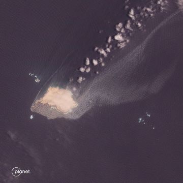الأقمار الصناعية تكشف عن تدهور كبير لوضع ناقلة نفط جانحة قبالة عمان وغرقها بشكل أعمق (صور)