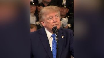 بعد تهديد ترامب بقصف سلطنة عمان.. سيناتور أمريكي: الرئيس بات عالقا في الحرب بعد تهديد ترامب بقصف سلطنة عمان.. سيناتور أمريكي: الرئيس بات عالقا في الحرب