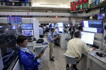 وضوح الفيدرالي يهدئ الأسواق ومخاوف النفط والذكاء الاصطناعي تكبح التفاؤل وضوح الفيدرالي يهدئ الأسواق ومخاوف النفط والذكاء الاصطناعي تكبح التفاؤل